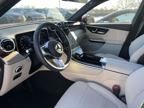 Used 2025 Mercedes-Benz GLC 300 4MATIC image 27
