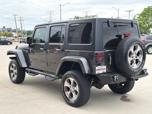 Used 2017 Jeep Wrangler Unlimited Sahara w/ Connectivity Group AWD/4WD image 6