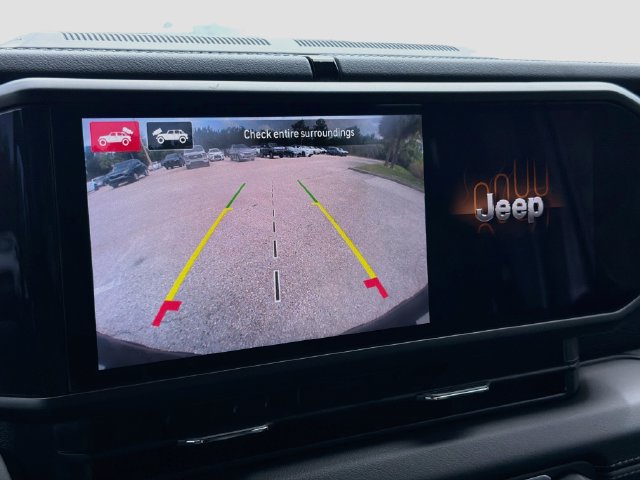 Used 2024 Jeep Wrangler Unlimited Rubicon 4xe AWD/4WD image 29