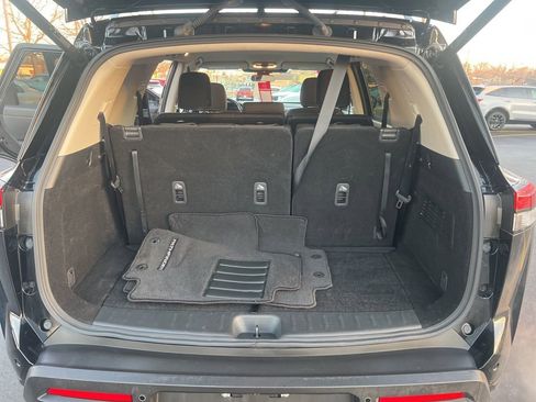 Certified 2025 Nissan Pathfinder SV image 12