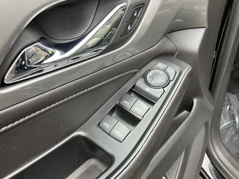 Used 2023 Chevrolet Traverse LT image 15