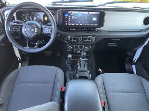 Used 2024 Jeep Wrangler Unlimited AWD/4WD image 22