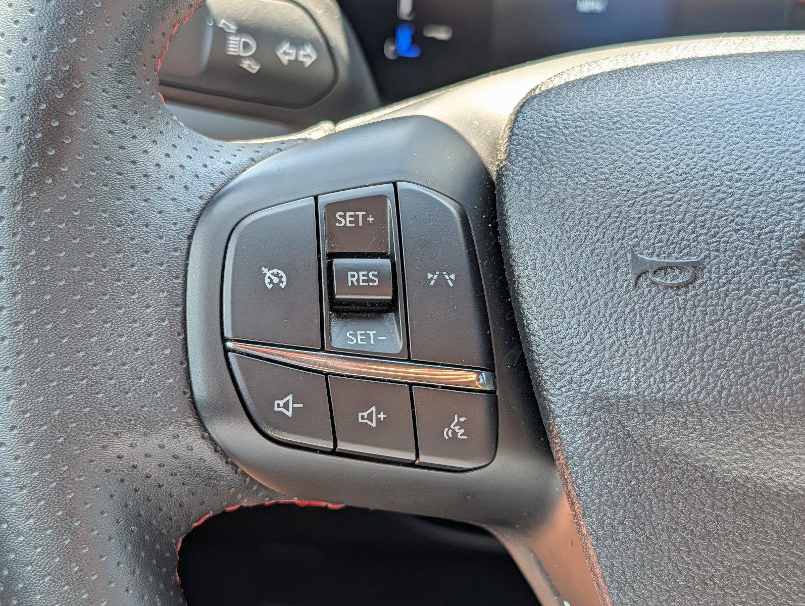 Used 2025 Ford Escape ST-Line FWD image 24