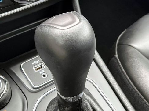Used 2020 Jeep Cherokee Latitude Plus w/ Comfort/Convenience Group AWD/4WD image 36
