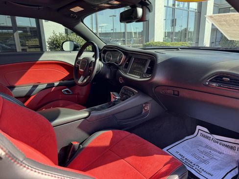 Used 2016 Dodge Challenger R/T Scat Pack w/ Leather Interior Group image 20