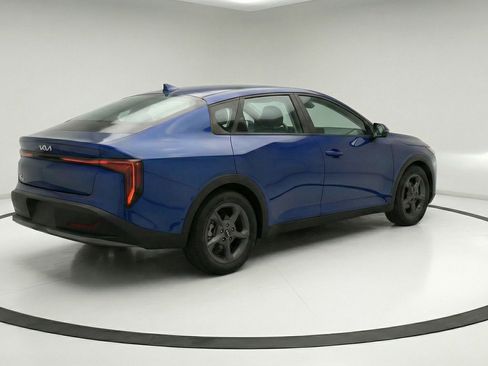 Used 2025 Kia K4 LXS image 9