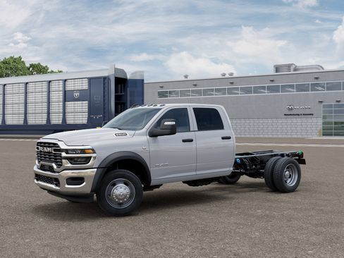 New 2025 RAM 5500 Tradesman AWD/4WD image 2