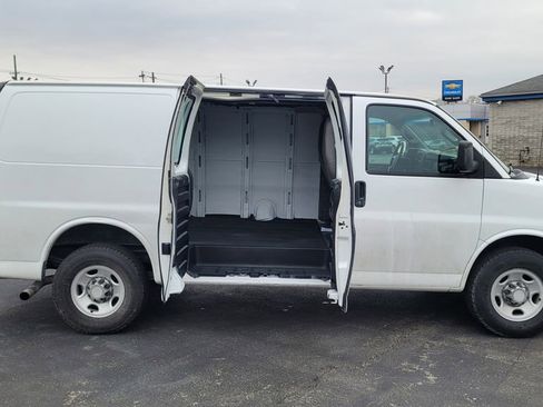 Used 2017 GMC Savana 2500 Work Van image 9