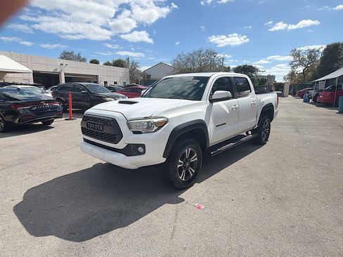 Used 2016 Toyota Tacoma TRD Sport w/ Premium & Technology Package image 3