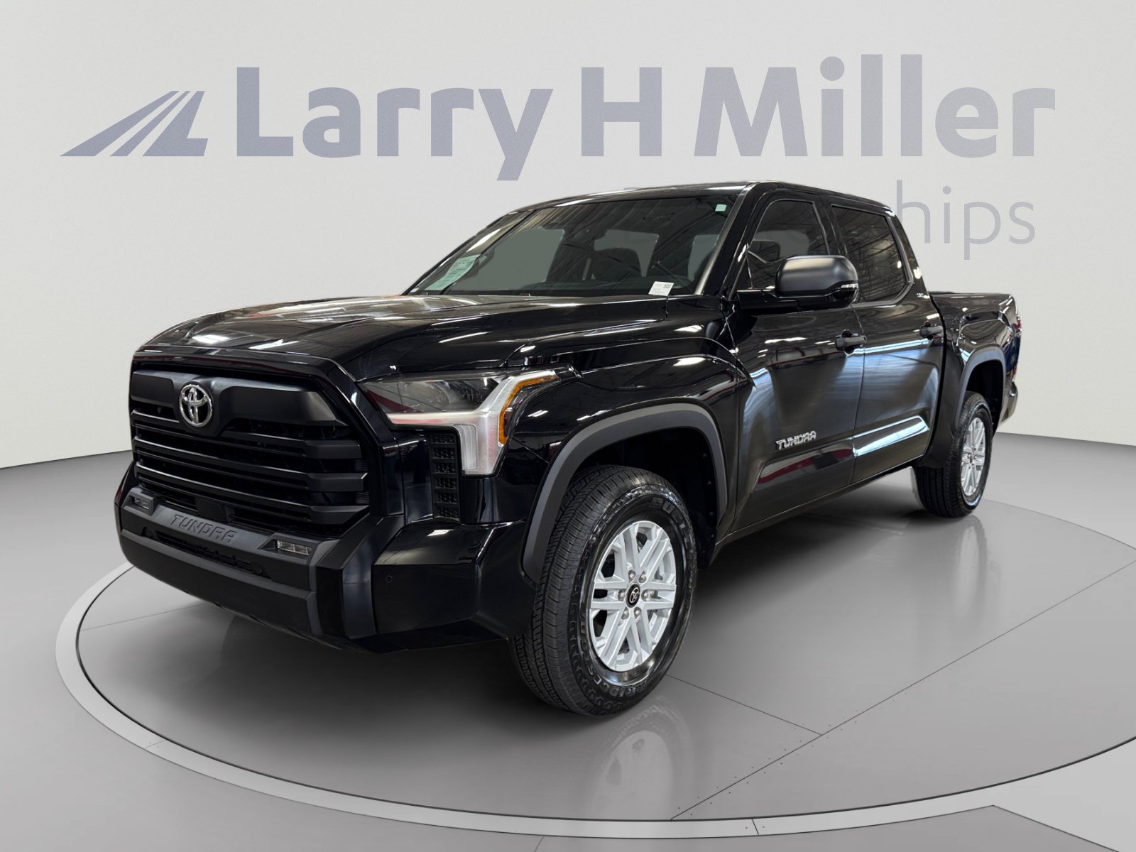 Used 2026 Toyota Tundra SR5 w/ SR5 Convenience Package AWD/4WD image 1