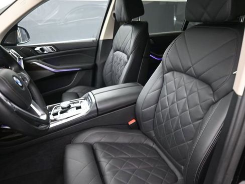 Used 2024 BMW X7 xDrive40i w/ Premium Package image 33