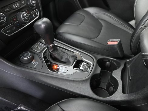 Used 2022 Jeep Cherokee Limited image 33