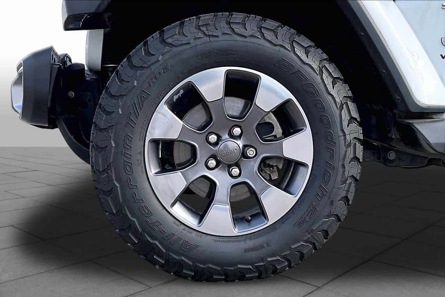 Used 2018 Jeep Wrangler Unlimited Sahara AWD/4WD image 10