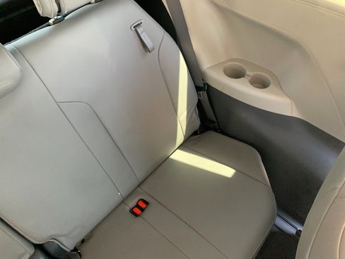 Used 2022 Toyota Sienna XLE AWD/4WD image 33
