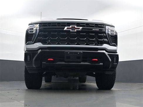 Used 2024 Chevrolet Silverado 2500 ZR2 w/ Technology Package image 22
