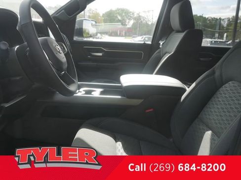 New 2026 RAM 1500 4x4 Crew Cab image 39