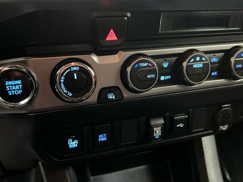 Certified 2023 Toyota Tacoma SR5 w/ Technology Package AWD/4WD image 24