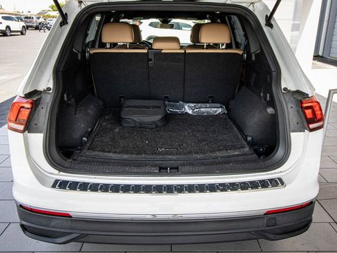 Certified 2022 Volkswagen Tiguan SE AWD/4WD image 17