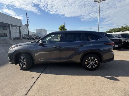 Used 2024 Toyota Highlander XLE image 8