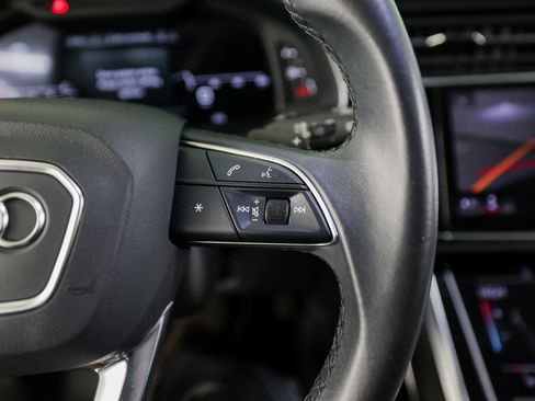 Used 2022 Audi Q8 Premium image 16