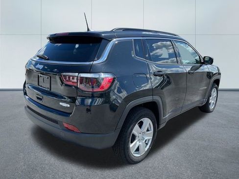 Used 2022 Jeep Compass Latitude w/ Convenience Group AWD/4WD image 3