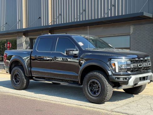 Used 2025 Ford F150 Raptor AWD/4WD image 3