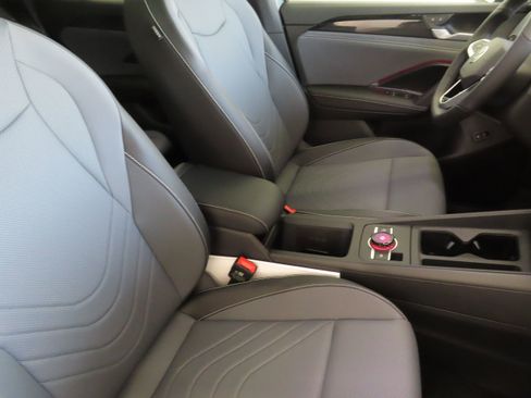 New 2026 Volkswagen Tiguan SE R-Line image 28