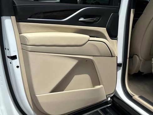 Used 2022 Cadillac Escalade ESV Premium Luxury AWD/4WD image 13