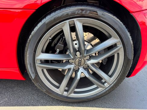 Used 2014 Audi R8 V8 w/ Convenience Package image 36