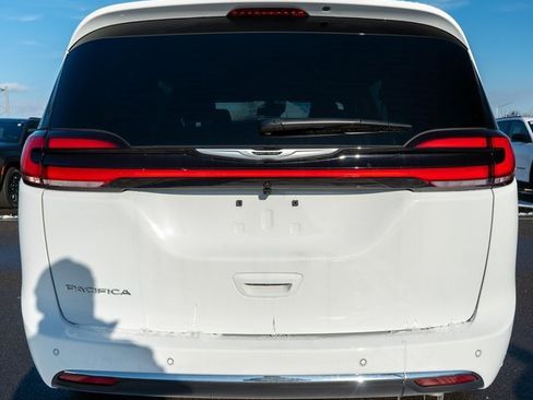 New 2026 Chrysler Pacifica Select image 6
