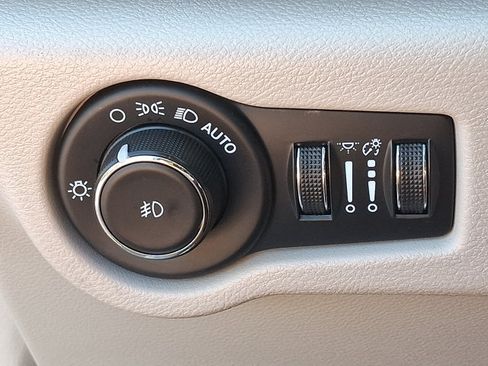 Used 2023 Chrysler Pacifica Touring-L FWD image 26