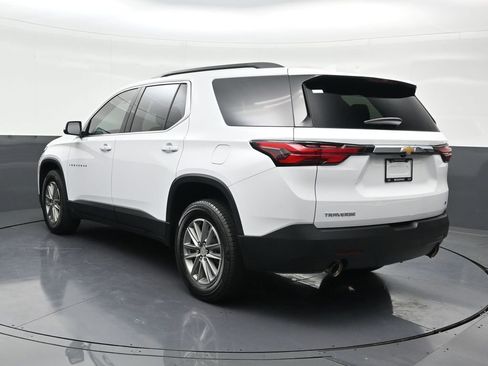 Used 2023 Chevrolet Traverse LT image 3