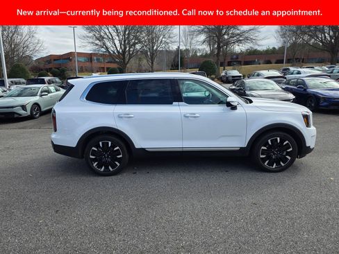 Used 2025 Kia Telluride AWD image 6