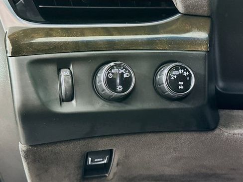 Used 2019 Cadillac Escalade Platinum image 10