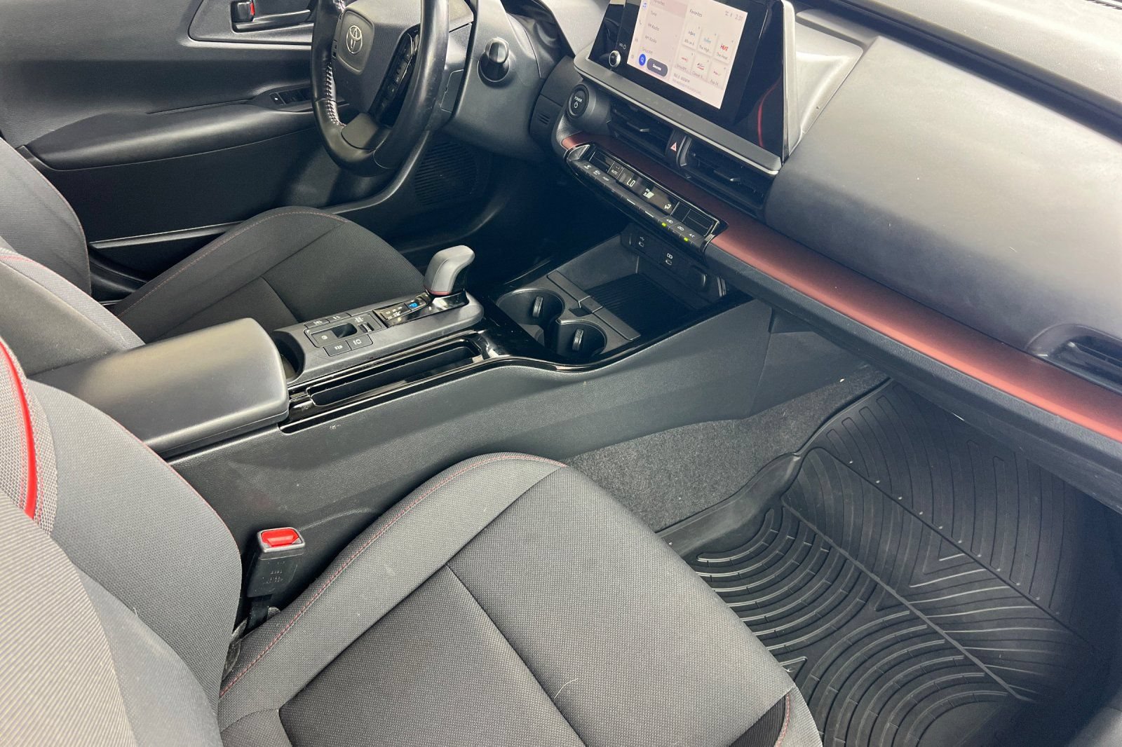 Used 2024 Toyota Prius Prime FWD image 13