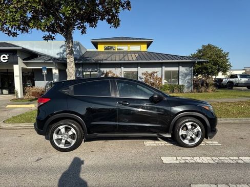 Used 2017 Honda HR-V EX image 8