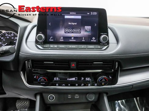 Used 2022 Nissan Rogue SV w/ SV Premium Package image 23