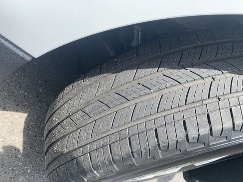 Used 2024 Chevrolet Equinox LT FWD image 18