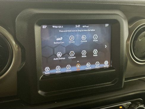 Used 2021 Jeep Gladiator Sport image 19