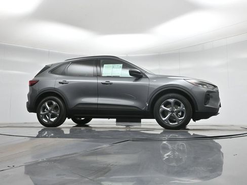 Used 2025 Ford Escape ST-Line w/ Equipment Group 301A image 3