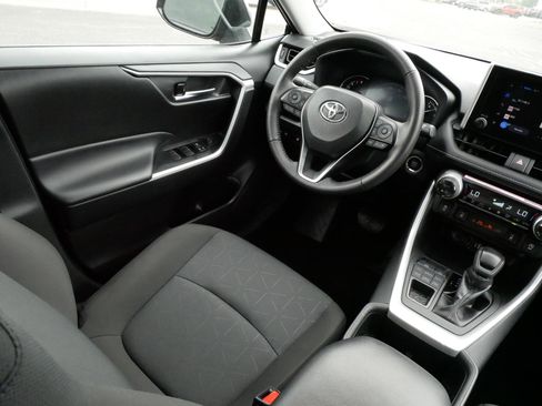 Used 2024 Toyota RAV4 XLE AWD/4WD image 9