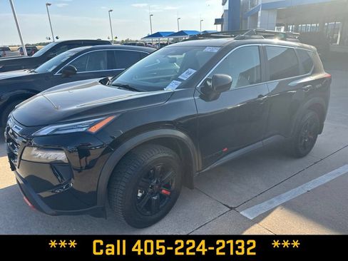 Used 2025 Nissan Rogue SV AWD/4WD image 2
