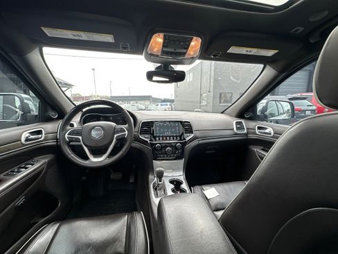 Used 2019 Jeep Grand Cherokee Overland w/ Interior Metal Package AWD/4WD image 31