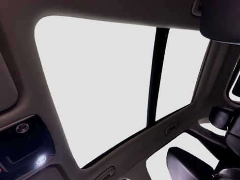 Used 2025 Kia Sorento S w/ Panoramic Sunroof Package image 42