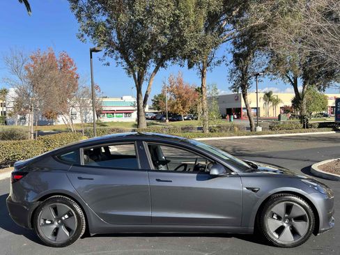 Used 2021 Tesla Model 3 Standard Range Plus image 16