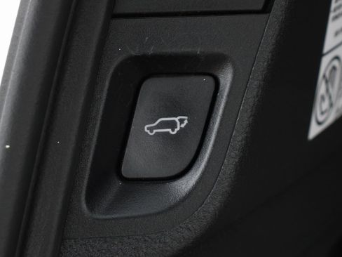 Used 2017 Toyota Sequoia Limited w/ Safety & Convenience Package image 10