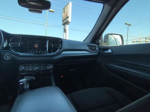Used 2024 Dodge Durango SXT image 3