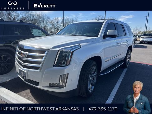 Used 2017 Cadillac Escalade Luxury image 1
