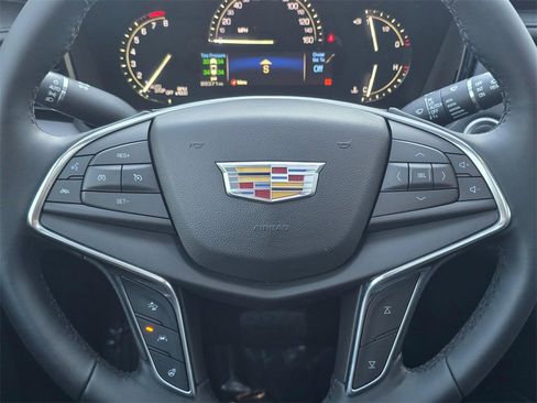 Used 2018 Cadillac XT5 Luxury w/ Driver Awareness Package image 24