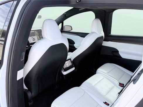 Used 2023 Tesla Model X image 40